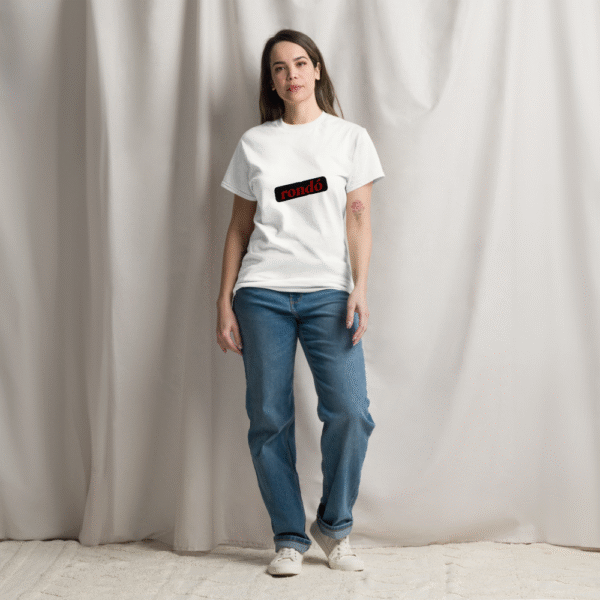 Camiseta blanca con sticker Rondó